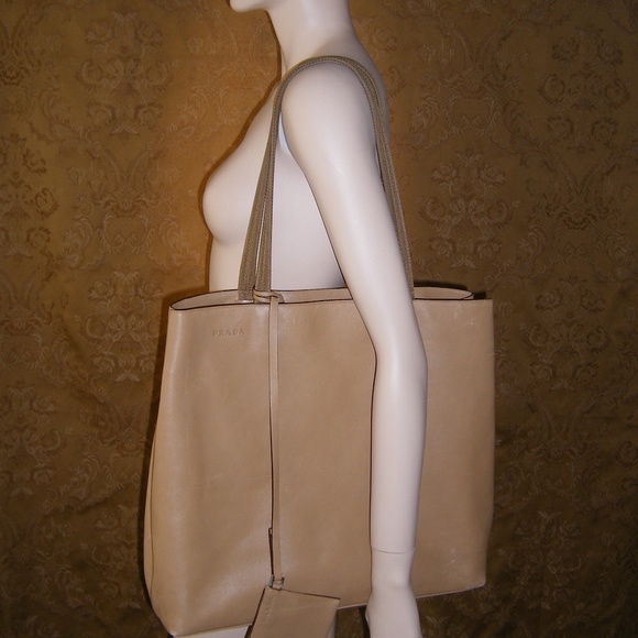 Prada Tote Leather - Picture 1 of 6